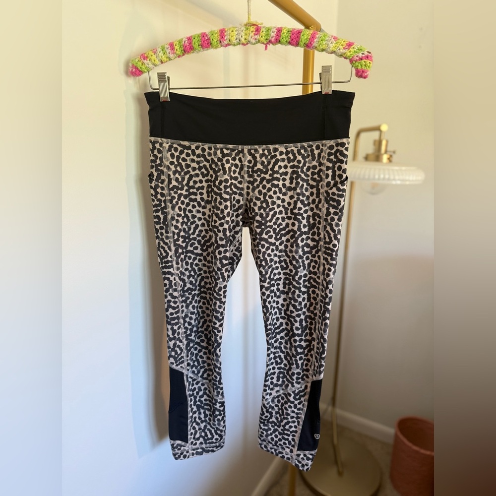 Women's Lululemon Pace Rival Crop *Full-On Luxtreme 22”